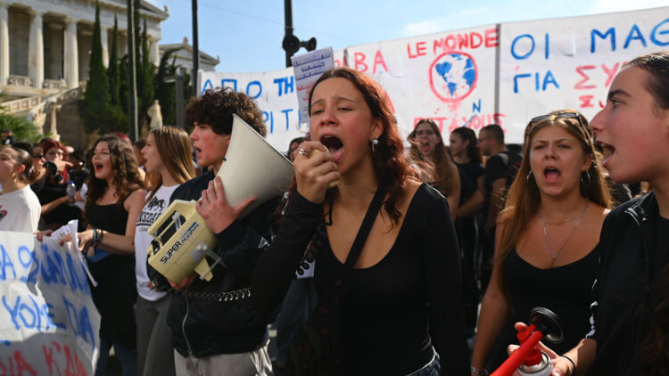 Με πανό και μπαλόνια η πορεία μαθητών και φοιτητών στην Αθήνα, κλειστό το κέντρο - Συγκεντρώσεις και σε Θεσσαλονίκη, Πάτρα, Λάρισα, Βόλο, Κρήτη