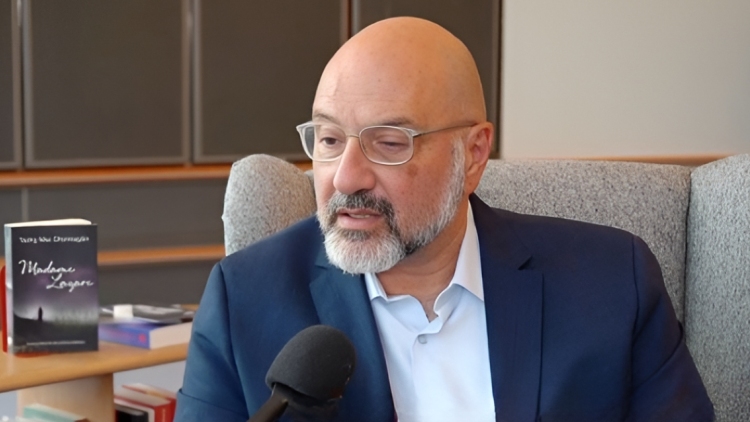 Σάκης Αρναούτογλου: Η μητέρα μου είχε Αλτσχάιμερ και έφτασε 24 κιλά, είναι σοκαριστικό γιατί δεν μπορούσες να την αναγνωρίσεις