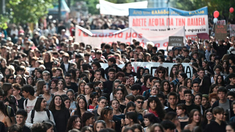sigkentrosi_athina_hor
