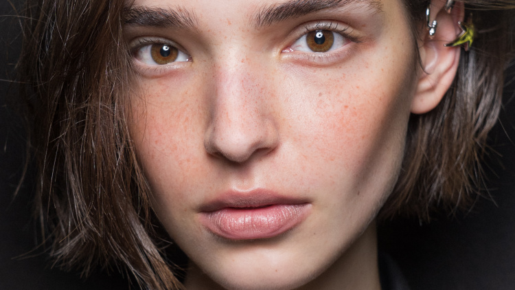 Volufiline: Μπορεί ένα συστατικό στο skincare να αντικαταστήσει τα fillers;
