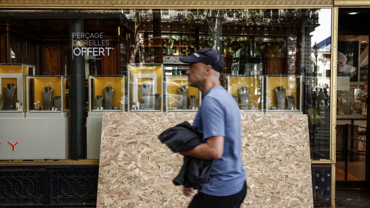 Εξοπλίζονται οι καταστηματάρχες στο Παρίσι: Φόβοι ότι το χάος θα επαναληφθεί στις διαδηλώσεις του Σάββατου