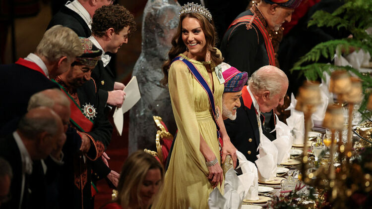 Kate Middleton: Η αμήχανη στιγμή με το φόρεμά της στο επίσημο δείπνο στο Windsor