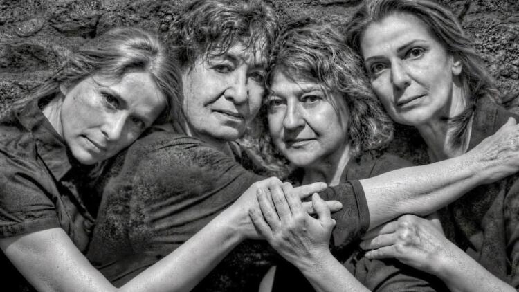«Μακρόνησος»: Η ιστορία των εξόριστων γυναικών του Εμφυλίου στο θέατρο Εν Αθήναις