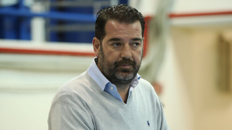 Ποιος είναι ο Βαγγέλης Τσάπας, γνωστός κι ως «Έλληνας crypto», που «έδωσε» το κύκλωμα στο μπάσκετ με τα στημένα

