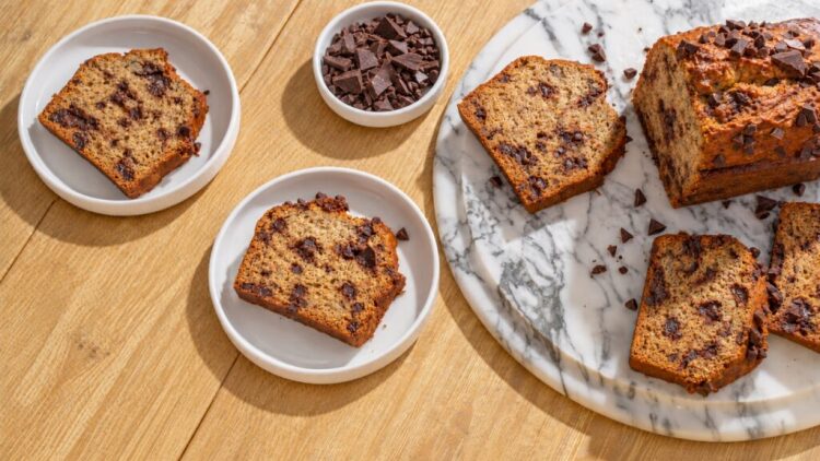 Πώς πετυχαίνουμε αφράτο banana bread με ΙΟΝ κουβερτούρα