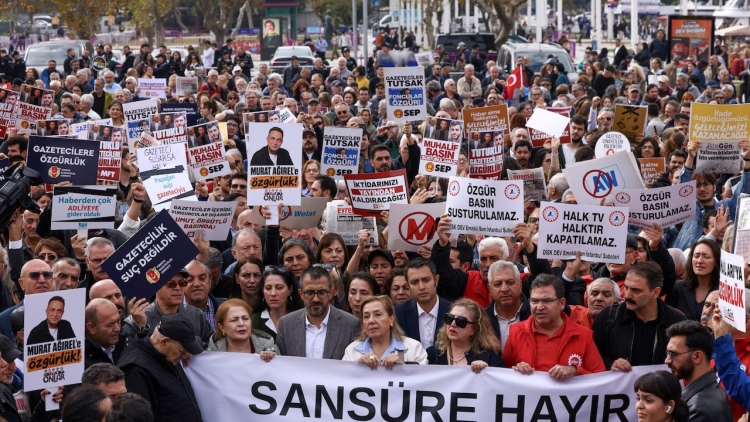 Διαδηλώσεις εργαζόμενων στον Τύπο στην Τουρκία κατά της λογοκρισίας