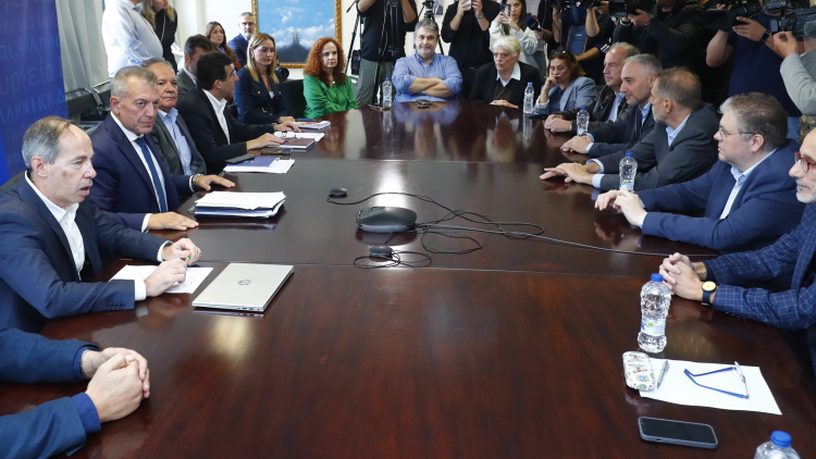 EOK: Βρούτσης και Παπανικολάου συμφώνησαν για τη διεξαγωγή εκλογών, βίντεο
