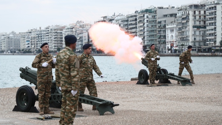 Με 21 κανονιοβολισμούς η 114η επέτειος για την απελευθέρωση της Θεσσαλονίκη, δείτε βίντεο