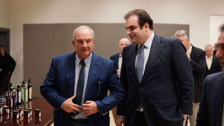 Πιερρακάκης με Καραμανλή και Κοντό από ΣΕΚΕ: Πετύχαμε μια πολύ καλύτερη διαπραγμάτευση ενόψει ECOFIN για τα καπνικά προϊόντα