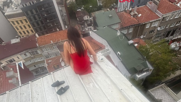 Μυστήριο με τον θάνατο 26χρονης στην Κωνσταντινούπολη: Η τελευταία της φωτογραφία σε ταράτσα πριν βρεθεί στο κενό
