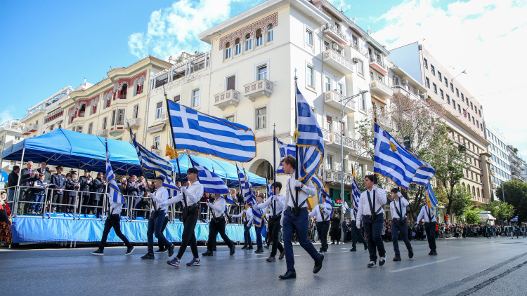 28η Οκτωβρίου: Ποιοι δρόμοι θα κλείσουν για τις παρελάσεις σε Αθήνα - Θεσσαλονίκη - Πως θα κινηθούν τα μέσα μεταφοράς