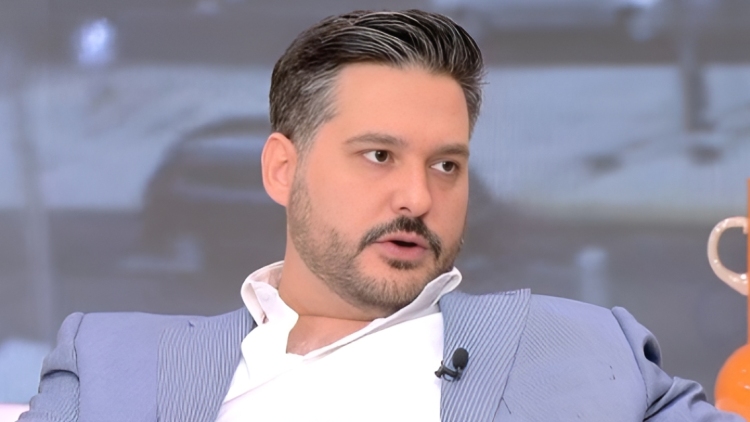 Φοίβος Παπαδάκης: Δεν άξιζε στον πατέρα μου να φύγει πικραμένος από τον ΑΝΤ1, μέχρι και με έμφραγμα είχε κάνει εκπομπή