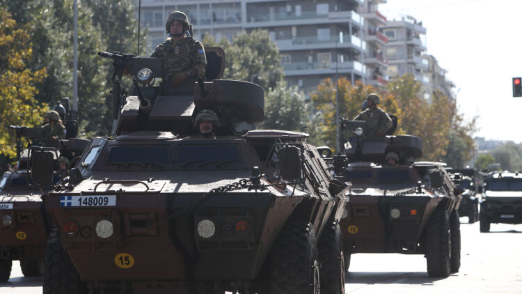Πρώτη φορά η «Ασπίδα του Αχιλλέα» στην στρατιωτική παρέλαση της Θεσσαλονίκης: Όπλα και αμυντικά συστήματα του 21ου αιώνα

