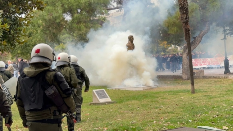 Επεισόδια στη συγκέντρωση διαμαρτυρίας για την ομιλία του Κασιδιάρη στη Θεσσαλονίκη, δείτε βίντεο
