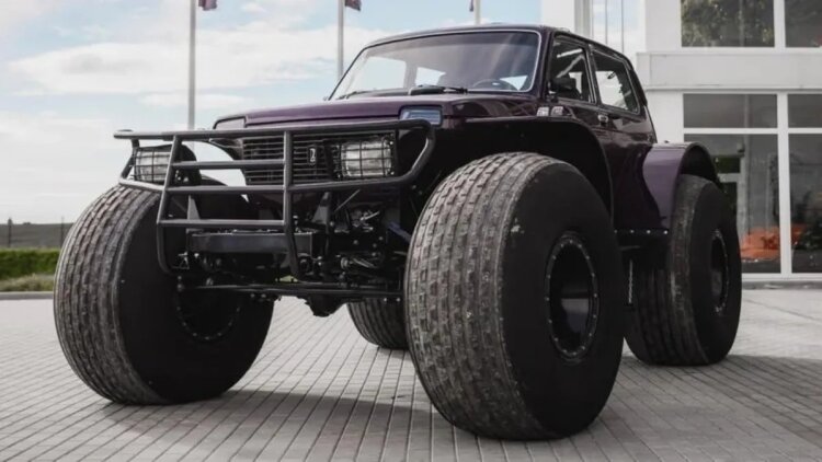 Ένα Lada Niva που πάει παντού
