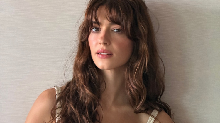 Elinor Haircut: Το κούρεμα που συνδυάζει τον ρομαντισμό της Jane Austen με τις τάσεις του σήμερα
