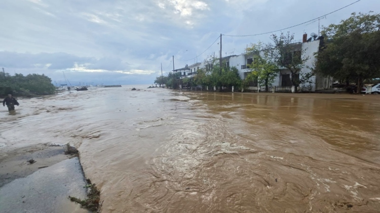 Η επόμενη μέρα της θεομηνίας σε Πήλιο και Σκιάθο: Δρόμοι ποτάμια, πλημμυρισμένες περιουσίες και τεράστιες ζημιές