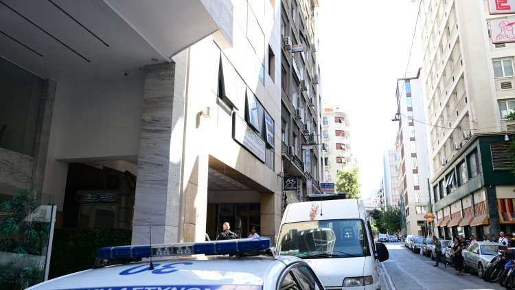 Συναγερμός στην Ομόνοια για ύποπτο χαρτοκιβώτιο, πού έχει διακοπεί η κυκλοφορία