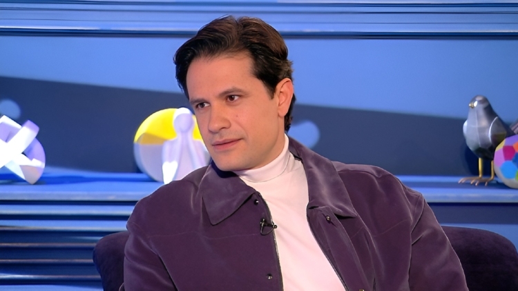 Ορφέας Αυγουστίδης για τη γνωριμία με τη σύζυγό του: Τη δεύτερη μέρα που τη συνάντησα της ζήτησα συγγνώμη που την κοιτούσα και πήρα το τηλέφωνό της