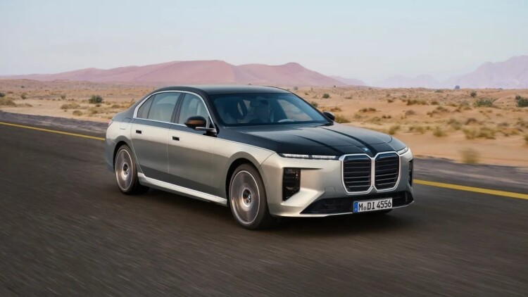 Ετοιμάζεται η ναυαρχίδα της BMW