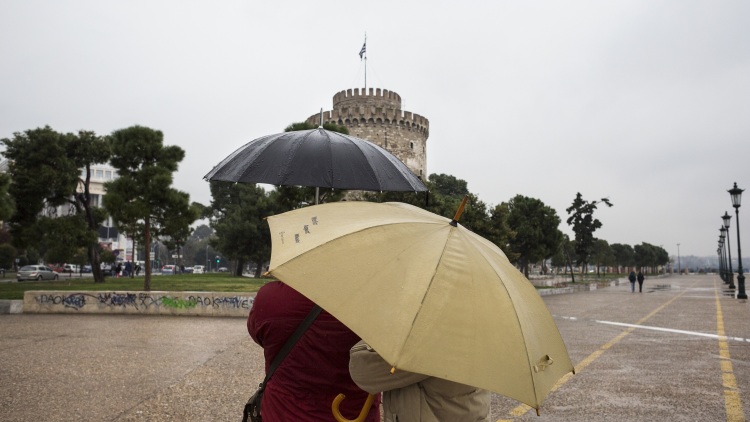 Άστατος σήμερα ο καιρός με βροχές και καταιγίδες, πού θα ενταθούν τα φαινόμενα από το απόγευμα