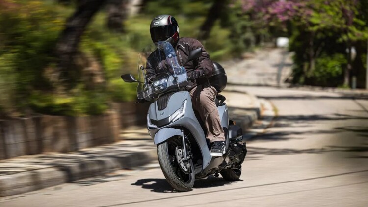 Δοκιμάζουμε το 200αρι scooter της Letbe - Πόσο κοστίζει στην Ελλάδα;