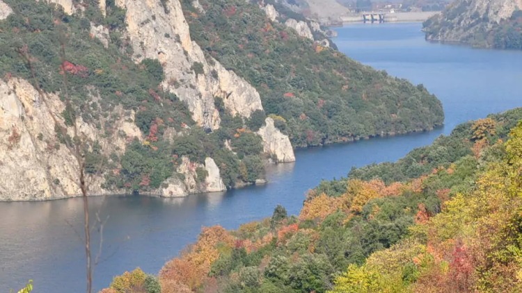 Διευκρινίσεις ΥΠΕΝ για τις πολεοδομικές διατάξεις του νομοσχεδίου, τι θα ισχύει για τις Natura
