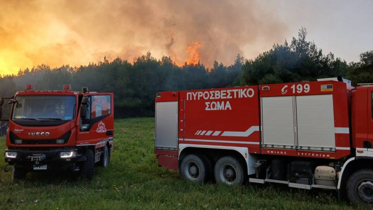 Φωτιά τώρα στην περιοχή Κοιλιωμένος Ζακύνθου, οι ισχυροί άνεμοι δυσκολεύουν τους πυροσβέστες