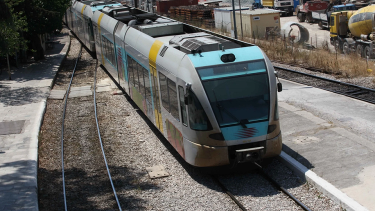 Άνδρας παρασύρθηκε από συρμό του Προαστιακού στα Άνω Λιόσια