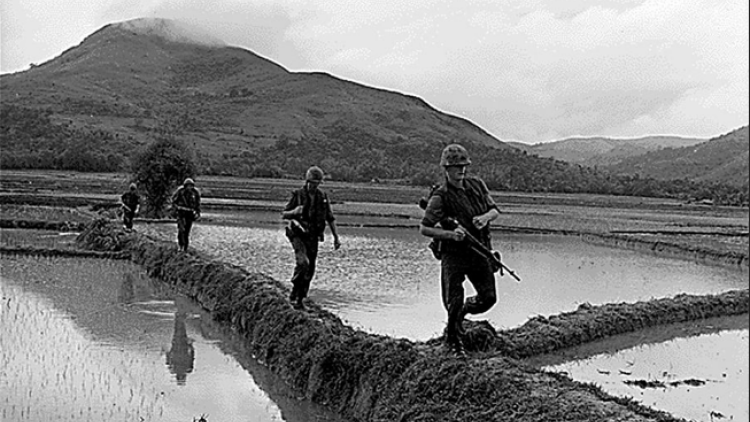 «Ο πόλεμος μέσα στον πόλεμο»: Η άγνωστη μάχη των Αφροαμερικανών στο Βιετνάμ και στις ΗΠΑ