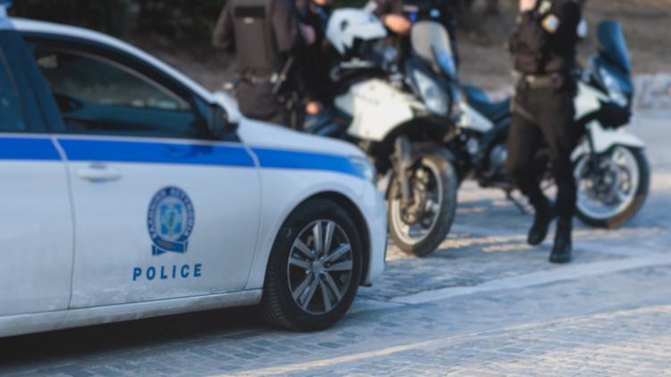 Εντοπίστηκε βλήμα στο Παλαιό Φάληρο, επί τόπου κλιμάκιο του στρατού - Η περιοχή έχει αποκλειστεί


