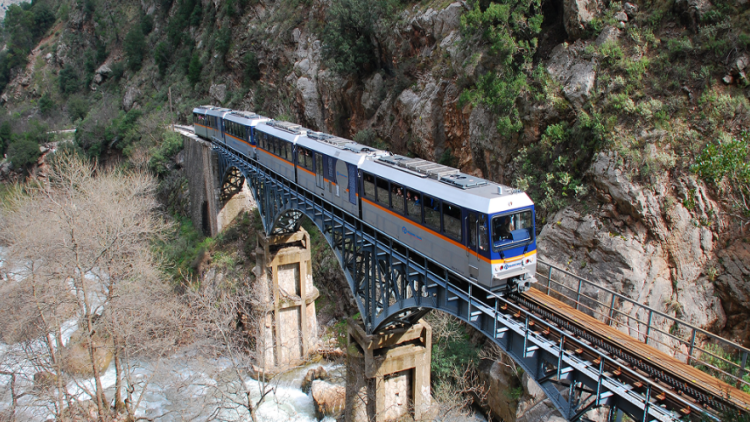 Ακινητοποιήθηκε ο Οδοντωτός με 77 επιβάτες, χάλασε και το εφεδρικό τρένο που πήγε για βοήθεια 