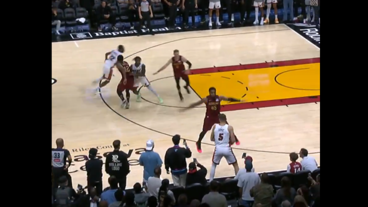 Το απίστευτο σχέδιο του προπονητή των Χιτ για το κάρφωμα νίκης με 0,4 δευτερόλεπτα στο χρονόμετρο - Δείτε βίντεο