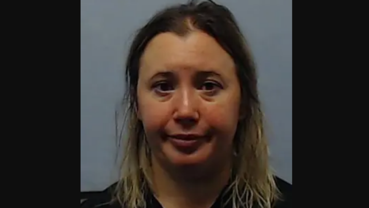 Καθηγήτρια στις ΗΠΑ κατηγορείται ότι έκανε σεξ με ανήλικο μαθητή της - «Το αγόρι περνούσε νύχτες στο σπίτι της» λένε οι εισαγγελείς