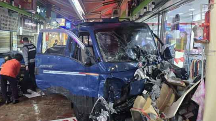 Φορτηγάκι έπεσε σε αγορά στη Νότια Κορέα - 20 τραυματίες, οι δύο δεν έχουν τις αισθήσεις τους