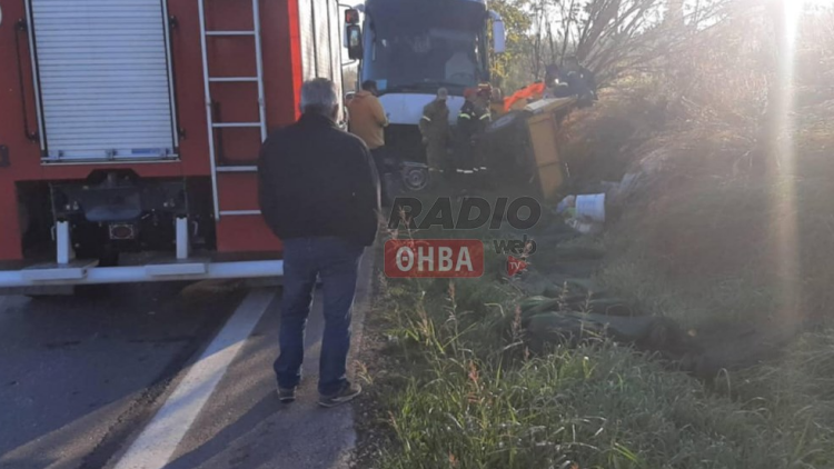 Λεωφορείο συγκρούστηκε με αγροτικό στον Αλίαρτο - Δύο τραυματίες