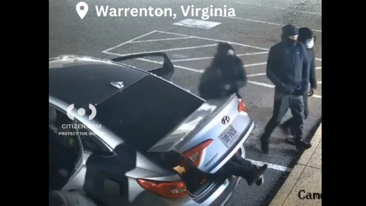 Πόσοι κλέφτες χωράνε σε ένα αυτοκίνητο; Το βίντεο που έγινε viral στις ΗΠΑ
