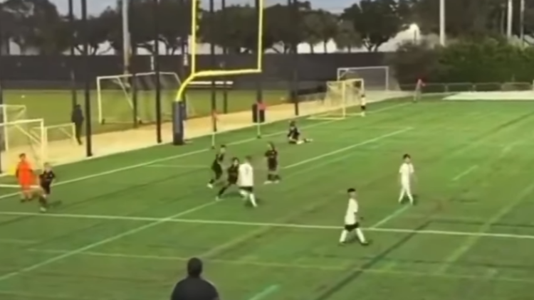 Φοβερό γκολ με απευθείας χτύπημα φάουλ από τον 7χρονο γιο του Μέσι - Βίντεο 