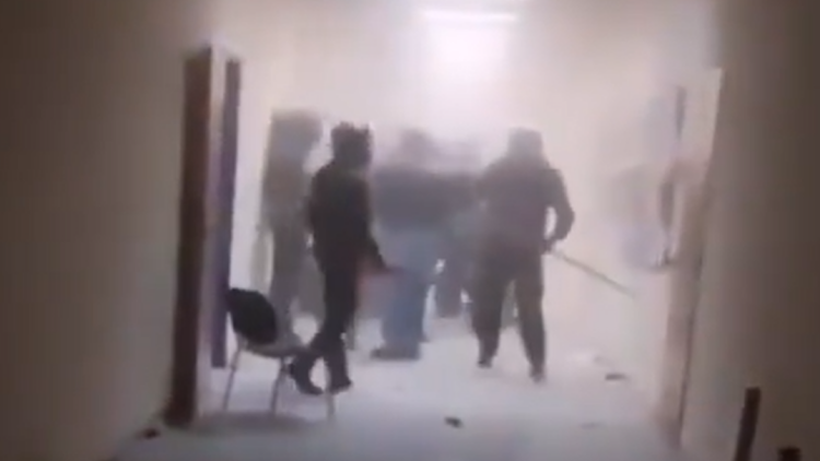 Βίντεο από τα επεισόδια στο Πολυτεχνείο με επίθεση ακροαριστερών κατά αναρχικών - Γεωργιάδης: Ντροπή τους