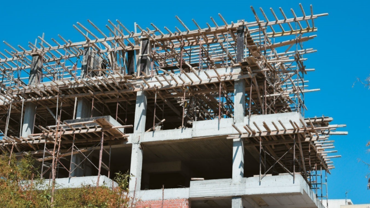 Οι πολεοδομίες αλλάζουν χέρια: Από την 1η Ιουλίου οι πρότυπες ΥΔΟΜ στο κτηματολόγιο, από το 2027 η πλήρης ένταξη