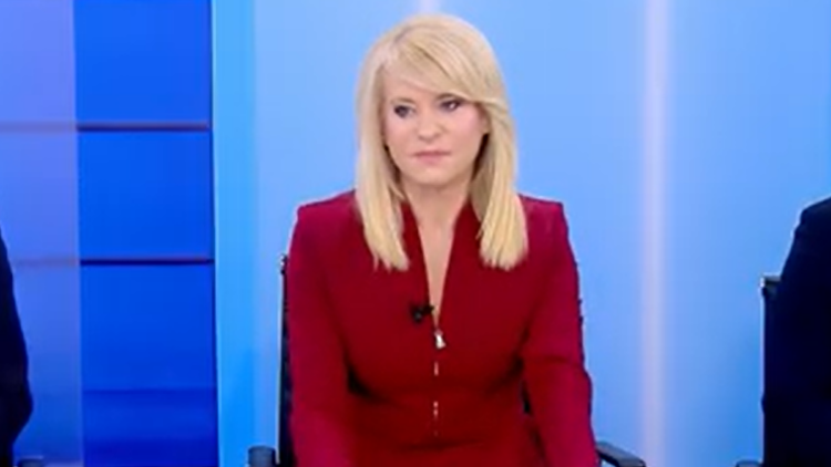 H Τζάκρη «ξαναχτύπησε» για τον εξώστη στο βιβλίο Τσίπρα: Όπως λέμε στο χωριό μου karma is a... beast
