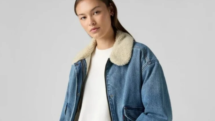 Μπήκαμε στον πιο festive μήνα του χρόνου και αυτά είναι τα Levi’s κομμάτια που ξεχωρίσαμε για στυλ, άνεση και αυθεντικότητα
