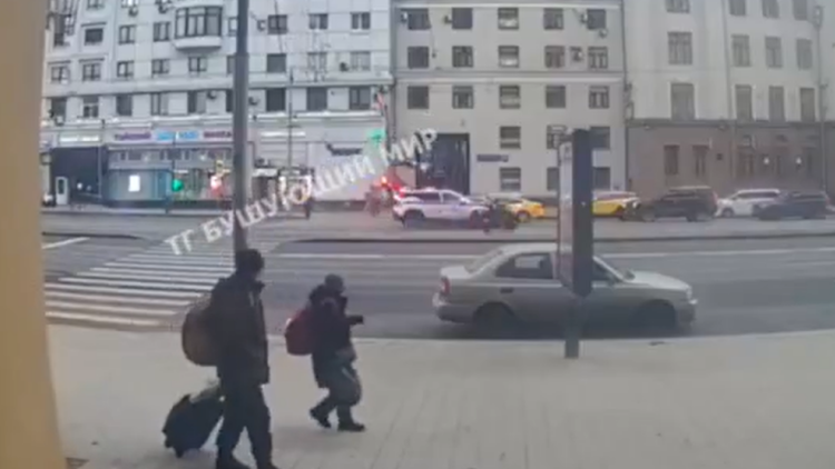 Τρομακτικό θανατηφόρο τροχαίο στη Ρωσία: Περιπολικό εμβόλισε ηλεκτροκίνητο δίκυκλο και εκτόξευσε τον αναβάτη του, δείτε βίντεο