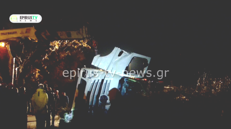 Νεκρός ο οδηγός νταλίκας που ανετράπη στην Άρτα, βίντεο