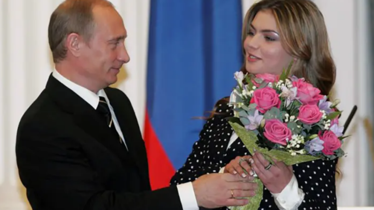 Οι άγνωστες φωτογραφίες των αγοριών που απέκτησε ο Πούτιν με την Αλίνα Καμπάεβα και προπονούνται για να γίνουν γυμναστές όπως η μητέρα τους