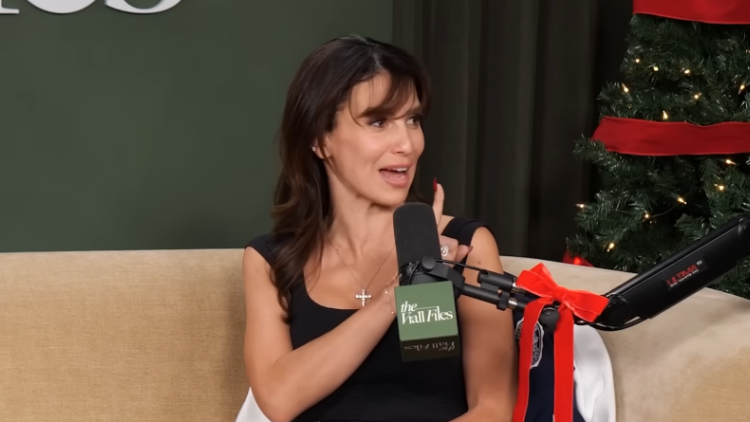 Η Χιλάρια Μπάλντουιν αποκάλυψε ότι πούλησε $95.000 την πρώτη φωτογραφία της μεγάλης κόρης της: Ήταν αηδιαστικό αλλά το έκανα για καλό σκοπό