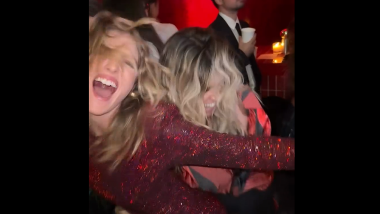 Κλέλια Ανδριολάτου - Βάσια Κωσταρά: Ο ξέφρενος χορός και το σκισμένο καλσόν σε πάρτι, δείτε βίντεο