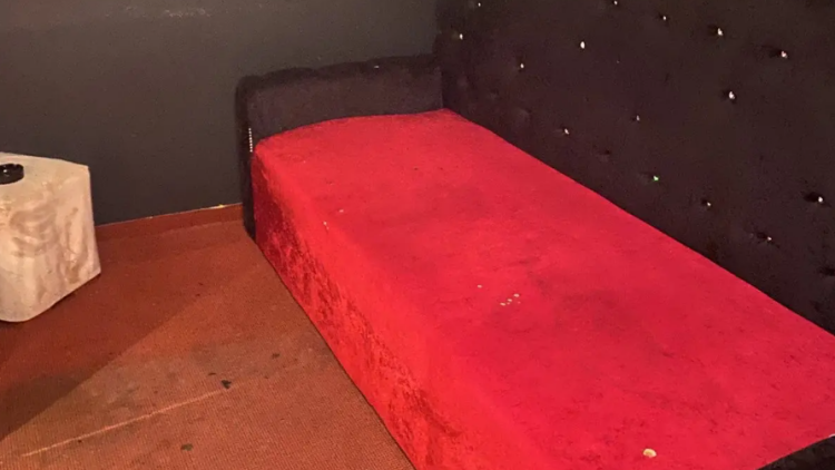 Τέλος για κύκλωμα μαστροπείας σε Καλαμάτα και Τρίπολη: Είχαν βγάλει 200.000 ευρώ εκδίδοντας γυναίκες, τρεις συλλήψεις