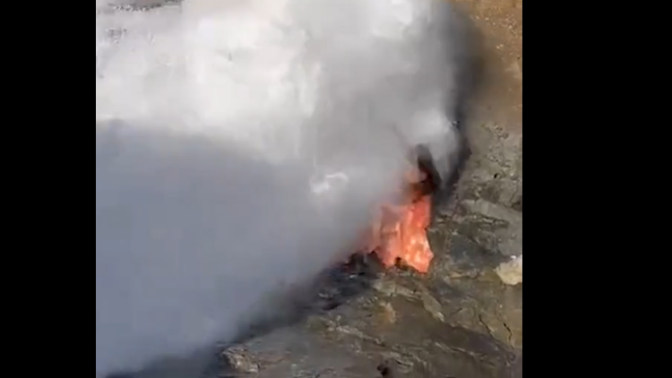 Τουρίστρια γλίτωσε από βέβαιο θάνατο, η στιγμή που την «κατάπιε» κύμα στην Αίγυπτο, δείτε βίντεο