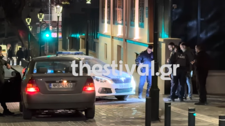 Επίθεση με μολότοφ σε περιπολικό πίσω από το τουρκικό προξενείο στη Θεσσαλονίκη